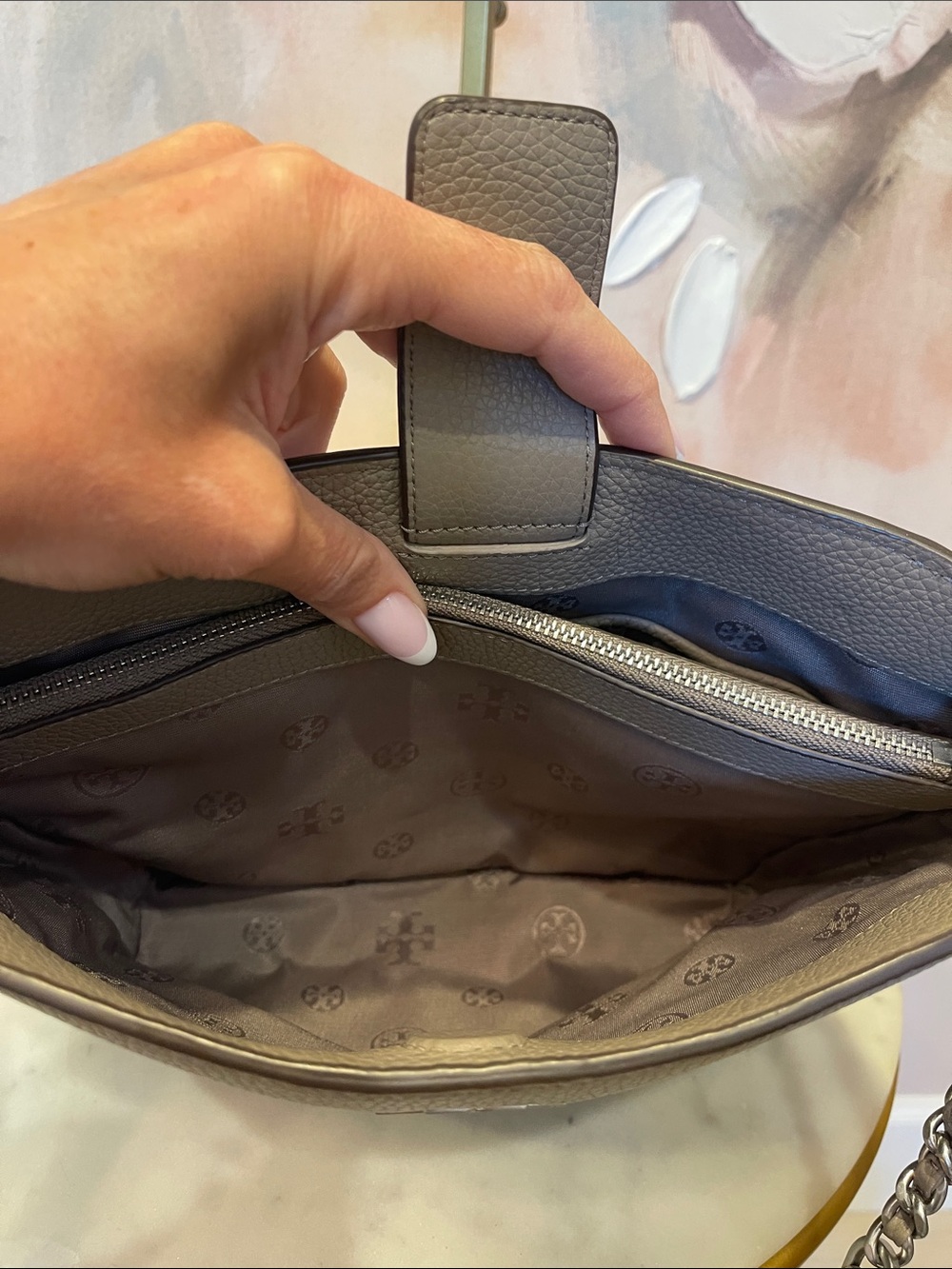 NWOT Tory Burch Britten Shoulder Tote in Gray - Picture 7 of 8